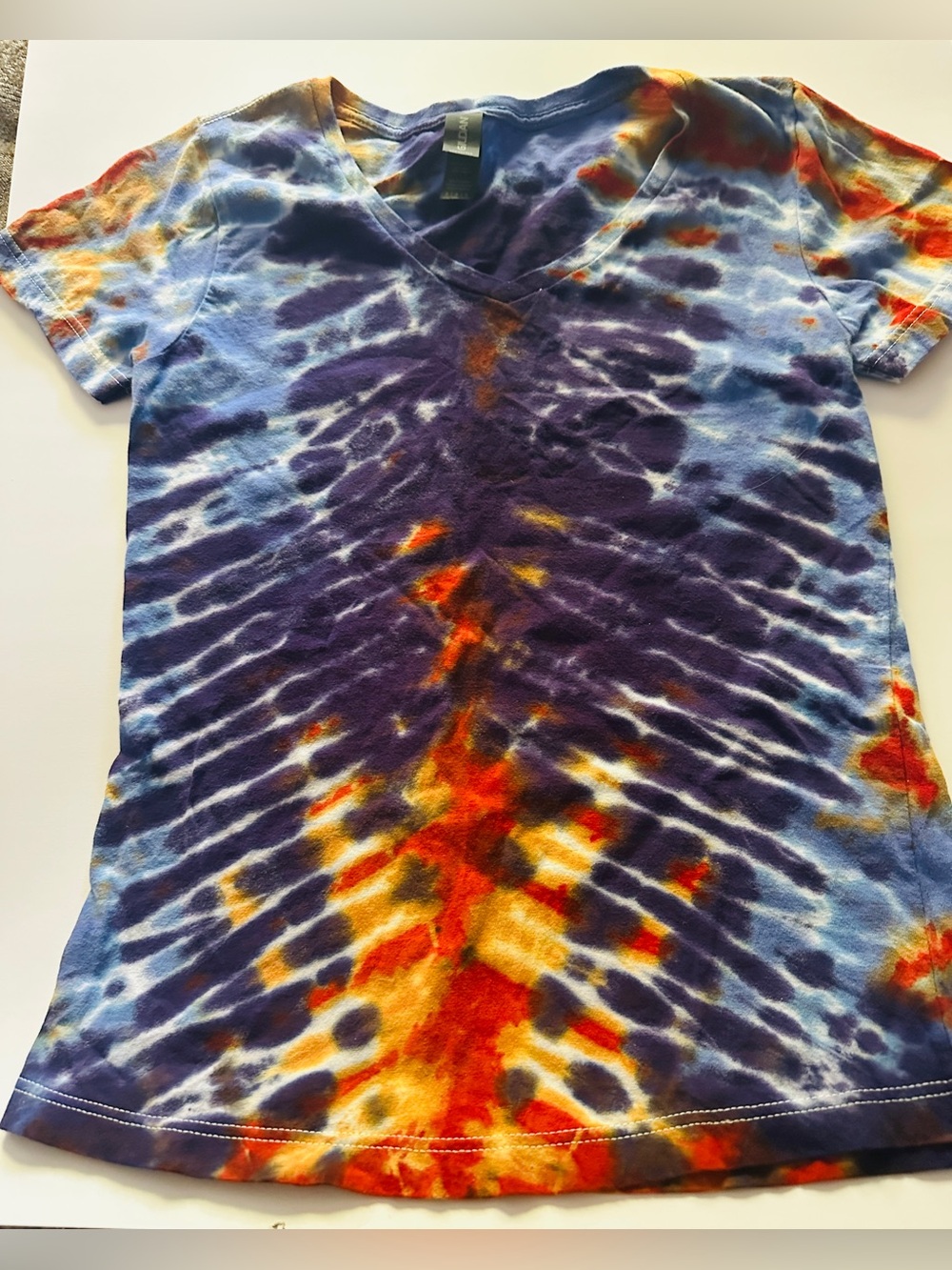 Gildan Tie-Dye V-Neck Tee in Purple & Orange Women’s Medium